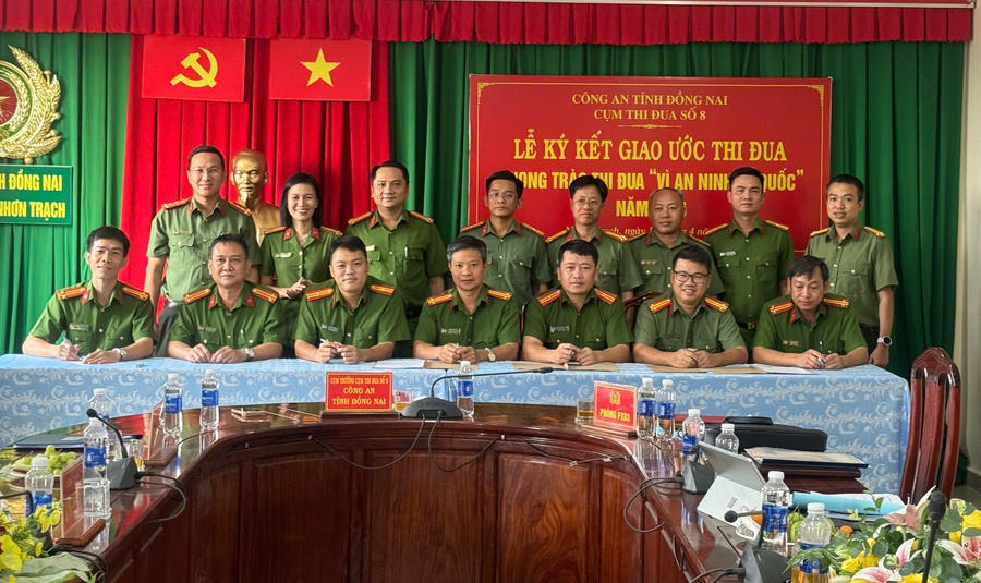 Hình ảnh các đơn vị trong cụm tham gia ký kết.