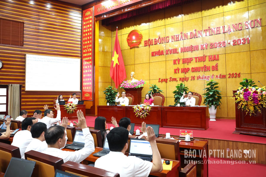 HĐND tỉnh Lạng Sơn thống nhất biểu quyết thông qua 12 nghị quyết về phát triển kinh tế - xã hội trên địa bàn.