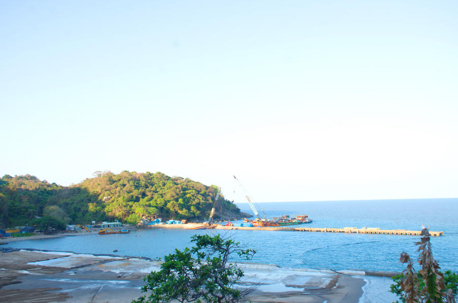 Với vai trò là một trong những khu vực có vị trí chiến lược đặc biệt quan trọng của tỉnh Cà Mau, đảo Hòn Khoai đang từng bước được đầu tư đồng bộ về hạ tầng, quốc phòng và dân sinh.