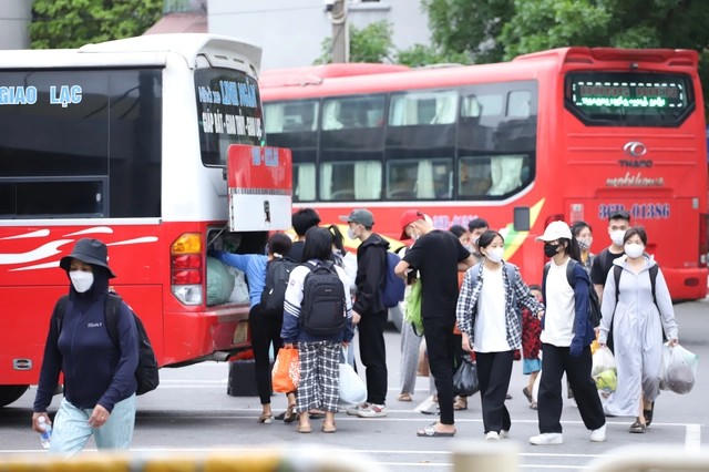 Tăng cường công tác kiểm tra, kiểm soát giá cước vận tải, thực hiện nghiêm việc kê khai giá cước, niêm yết giá cước vận tải.