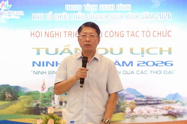 Ông Trần Song Tùng, Ủy viên Ban Thường vụ Tỉnh ủy, Phó Chủ tịch Thường trực UBND tỉnh Ninh Bình phát biểu tại hội nghị.