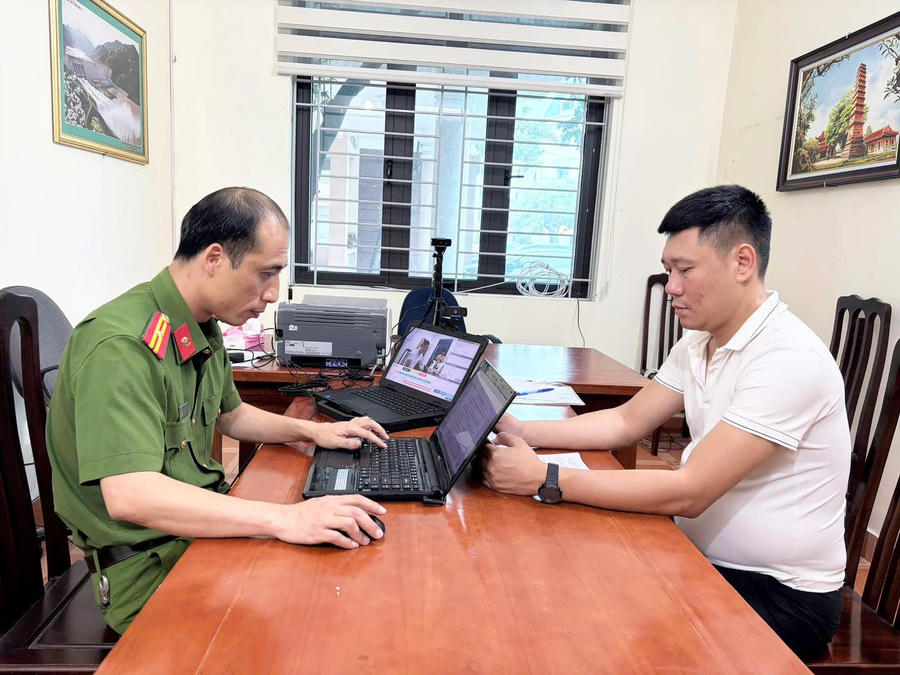 Đối tượng Lê Duy Sánh tại cơ quan Công an. (Ảnh: Công an tỉnh Tuyên Quang).