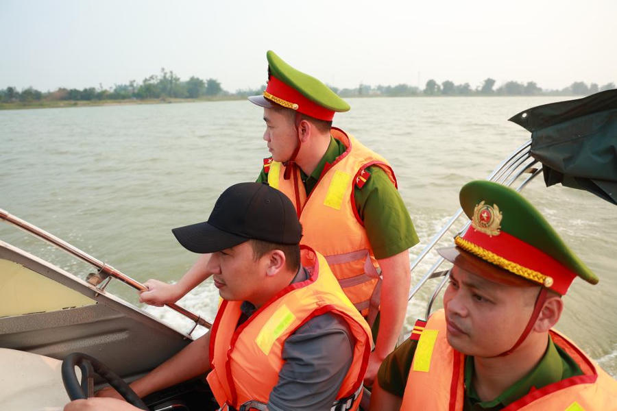 Lực lượng Công an tuần tra trên sông Lam - Ảnh Công an Hà Tĩnh.