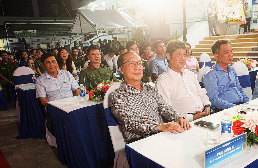 Các đại biểu tham dự Ngày hội sách.