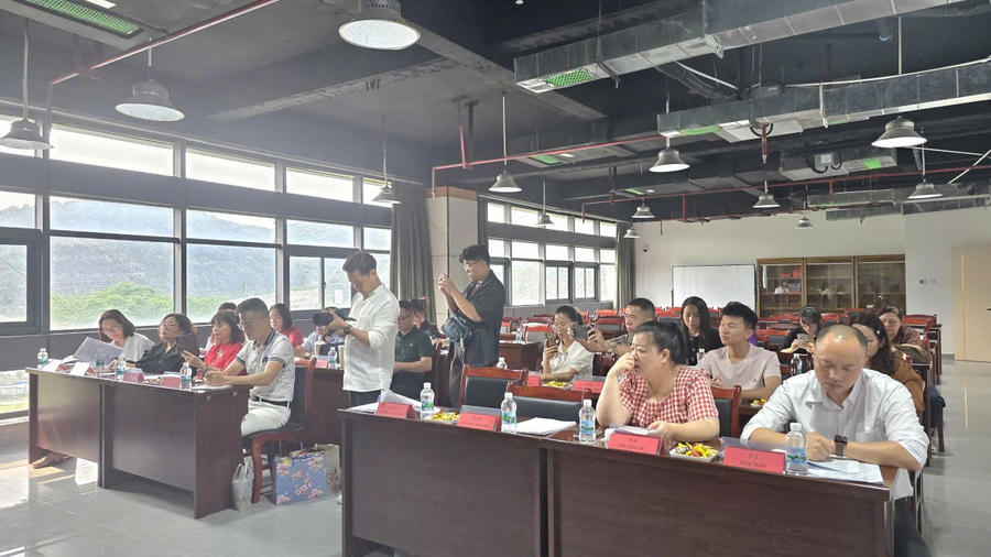 Toàn cảnh buổi làm việc, khảo sát và trao đổi hợp tác giữa các cơ sở giáo dục nghề nghiệp, doanh nghiệp Việt - Trung (tại Hà Khẩu, Vân Nam, Trung Quốc)