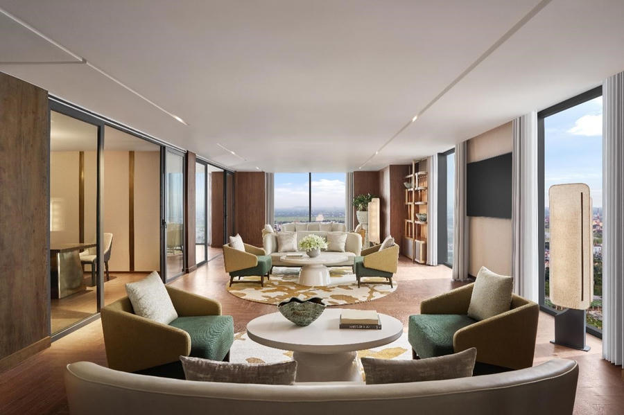 Tọa lạc trên tầng 26, Executive Lounge là không gian dành riêng cho các khách lưu trú từ hạng phòng Deluxe Executive trở lên.