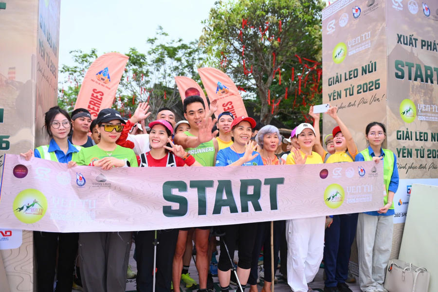 Các VĐV đến từ rất sớm hào hứng chuẩn bị trước vạch xuất phát cho hành trình chinh phục đỉnh non thiêng.