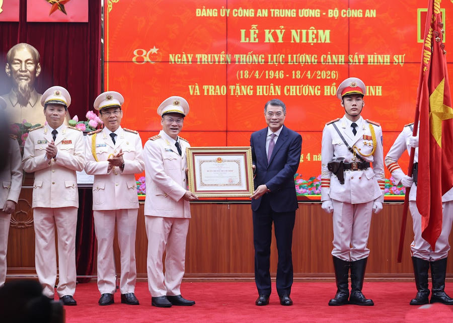 Thủ tướng Chính phủ Lê Minh Hưng thay mặt lãnh đạo Đảng, Nhà nước trao Huân chương Hồ Chí Minh tặng Lực lượng Cảnh sát hình sự, Bộ Công an.