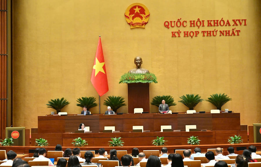 Phó Chủ tịch Quốc hội Nguyễn Khắc Định điều hành phiên họp. Ảnh: Quang Khánh