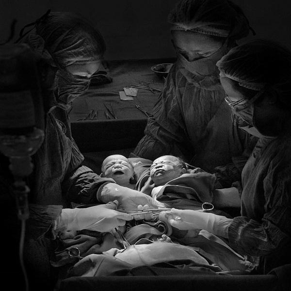 Ảnh trong bộ ảnh “Thiêng liêng khoảnh khắc đầu đời” - Huy chương Bạc tại Cuộc thi và Triển lãm Ảnh nghệ thuật Việt Nam năm 2024 - Tác giả: Nguyễn Khắc Hào.