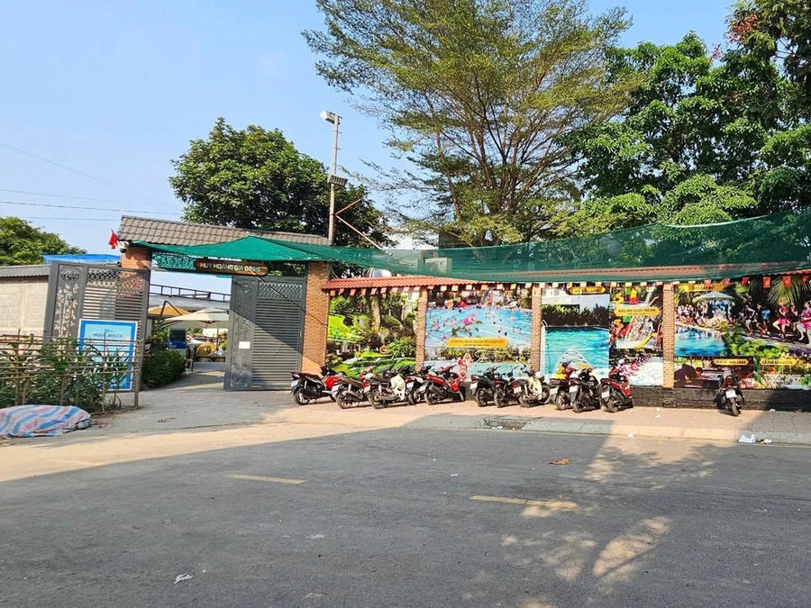 Khu vực hồ bơi nơi sự việc xảy ra (Ảnh: Dân Trí)