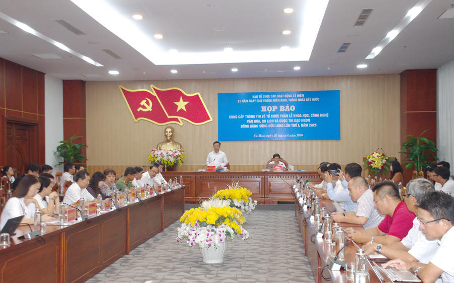Quang cảnh cuộc họp báo.