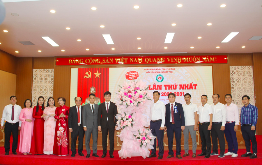 Để nâng cao vai trò, vị thế của HHDN tỉnh, Ban Chấp hành HHDN đã ra Nghị quyết đổi tên thành Liên đoàn Doanh nghiệp tỉnh Phú Thọ, để trình cấp có thẩm quyền phê duyệt.