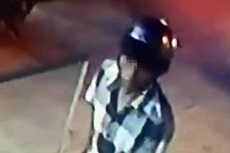 Cơ quan chức năng đang truy tìm người đàn ông (Ảnh: Công an cung cấp)