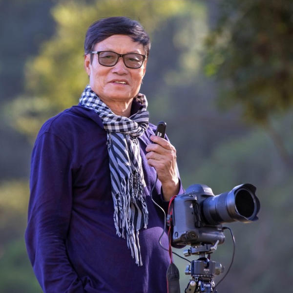 Nhà giáo ưu tú, Tiến sĩ, Nghệ sĩ nhiếp ảnh, Nhà thơ Nguyễn Khắc Hào.