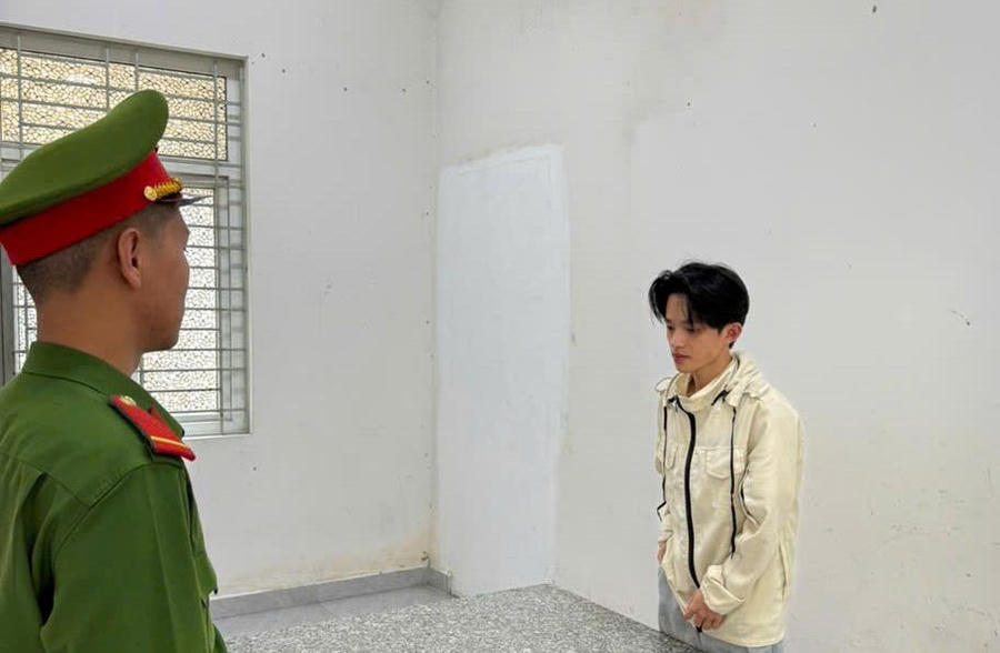 "Cô đồng" Nguyễn Đức Quyền bị bắt tạm giam - Ảnh Công an TP Đà Nẵng.