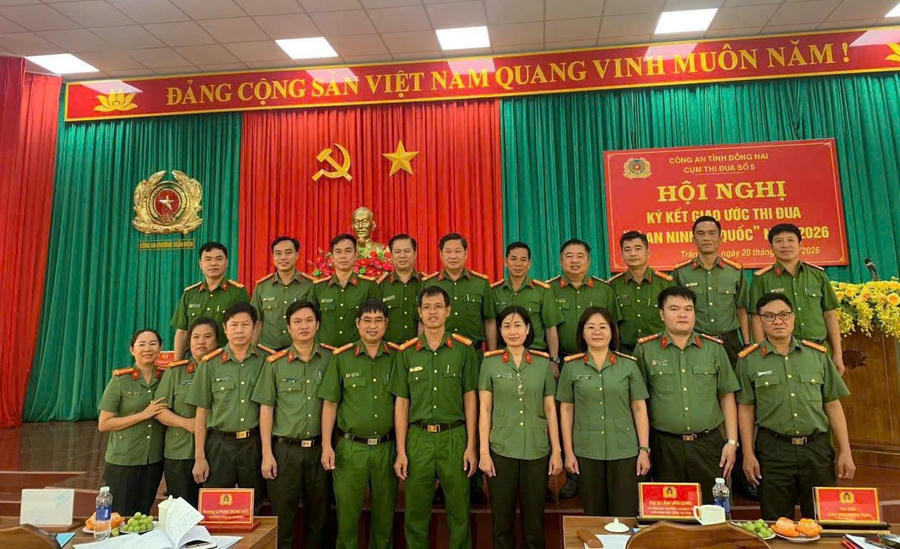 Đại diện các đơn vị chụp hình lưu niệm tại Lễ ký kiết.