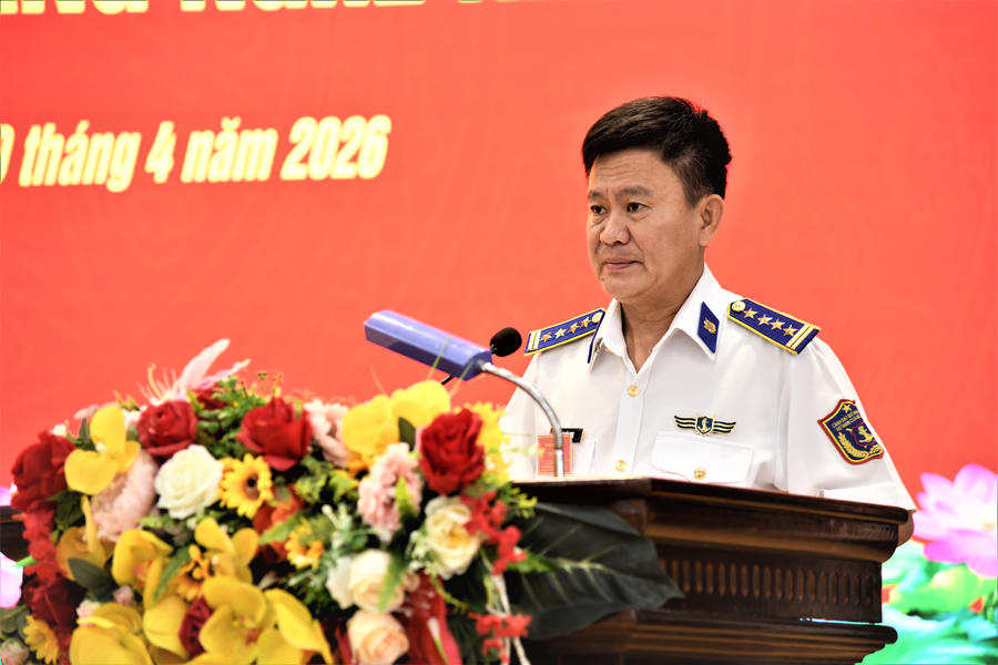 Đại tá Cao Vũ Long, Phó Tư lệnh - Tham mưu trưởng Vùng Cảnh sát biển 3 phát biểu chỉ đạo.