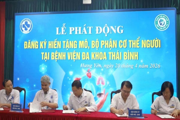 Lãnh đạo Bệnh viện Đa khoa Thái Bình đăng ký hiến tặng mô, tạng.