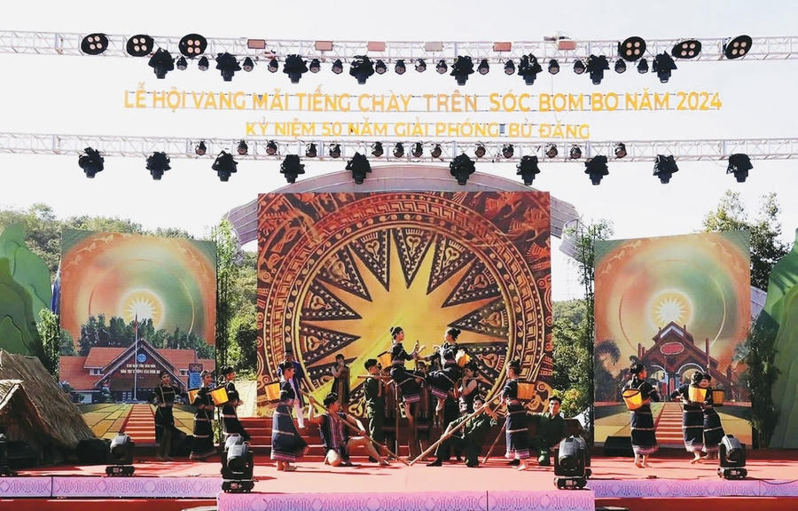 Lễ hội Vang mãi tiếng chày trên Sóc Bom Bo.