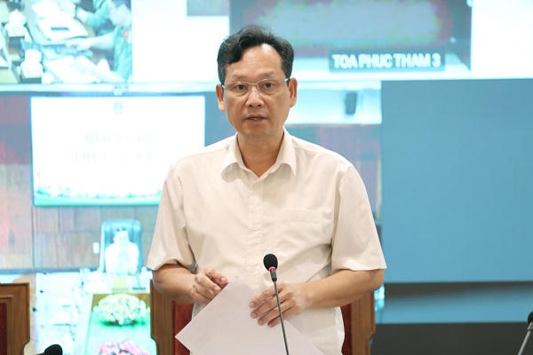 Phó Chánh án TANDTC Nguyễn Văn Tiến phát biểu tại buổi làm việc.