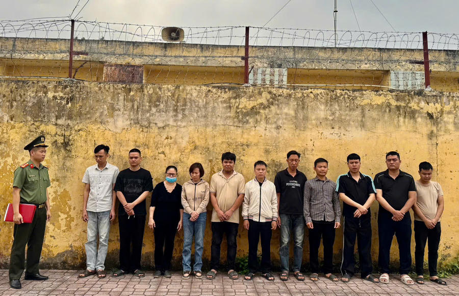 Các đối tượng tại Cơ quan Công an. (Ảnh: Công an tỉnh Hưng Yên)