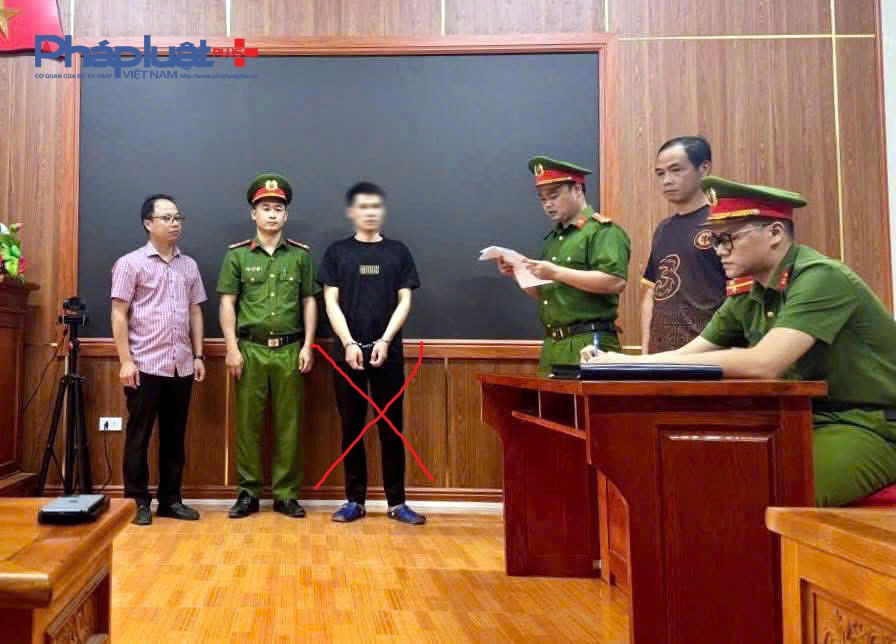 Một trong các đối tượng bị bắt giữ. (Ảnh: CA xã Đường Hồng).