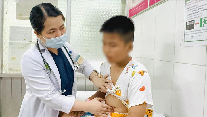 Trường hợp ngộ độc tại trường Tiểu học Bình Quới Tây điều trị tại Bệnh viện Nhi Đồng 2. (Ảnh: BVCC)