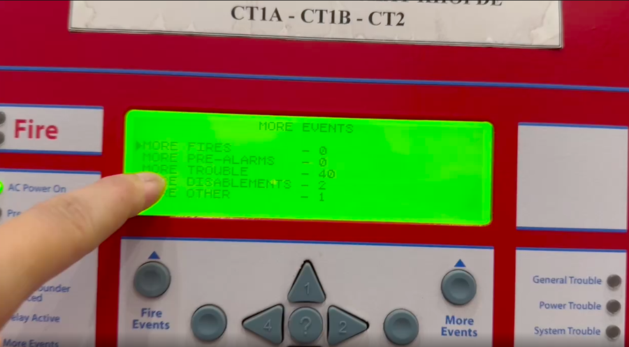 Hệ thống phòng cháy chữa cháy báo cháy giả giả nhưng không có tiền để bảo trì gây bức xúc cho cư dân.