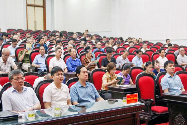 Các đại biểu dự hội nghị.