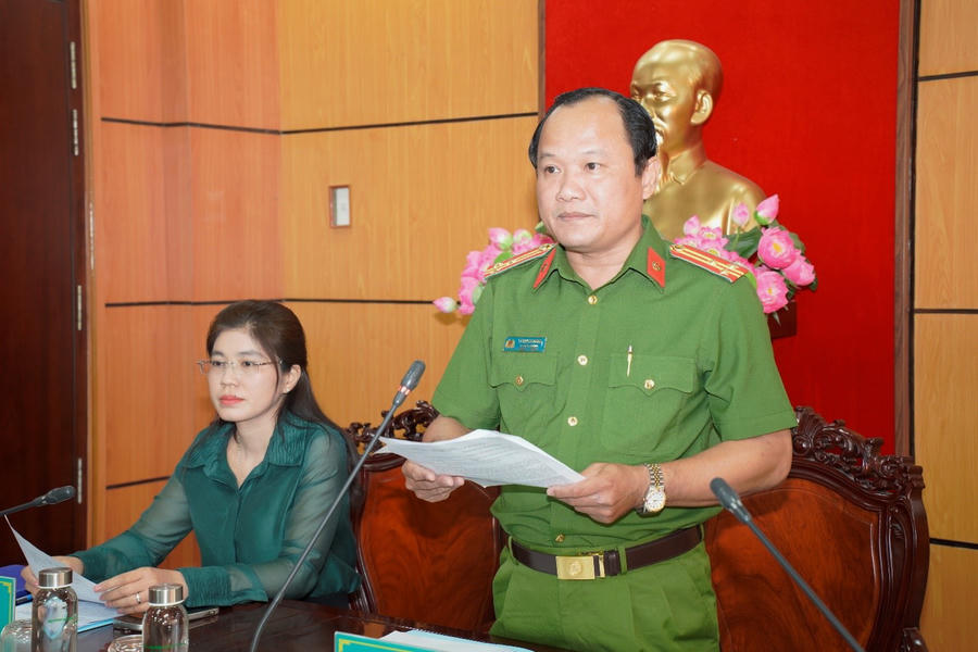 Thượng tá Lý Minh Khương – Trưởng phòng Cảnh sát kinh tế Công an tỉnh Cà Mau, báo cáo kết quả thực hiện Kế hoạch số 628/KH-BCA-BNN&MT.