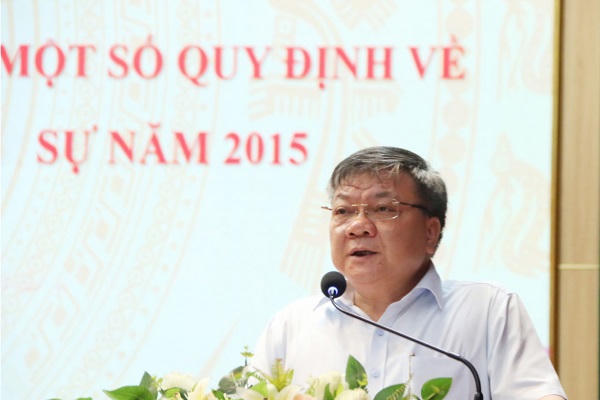 Lãnh đạo Phòng Tuyên truyền, phổ biến, giáo dục pháp luật Sở Tư pháp truyền đạt những nội dung cơ bản của Luật Hoà giải ở cơ sở.