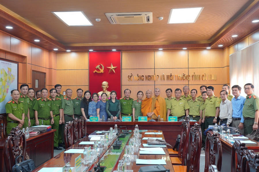 Đại biểu tham dự lễ ký kết chụp ảnh lưu niệm.