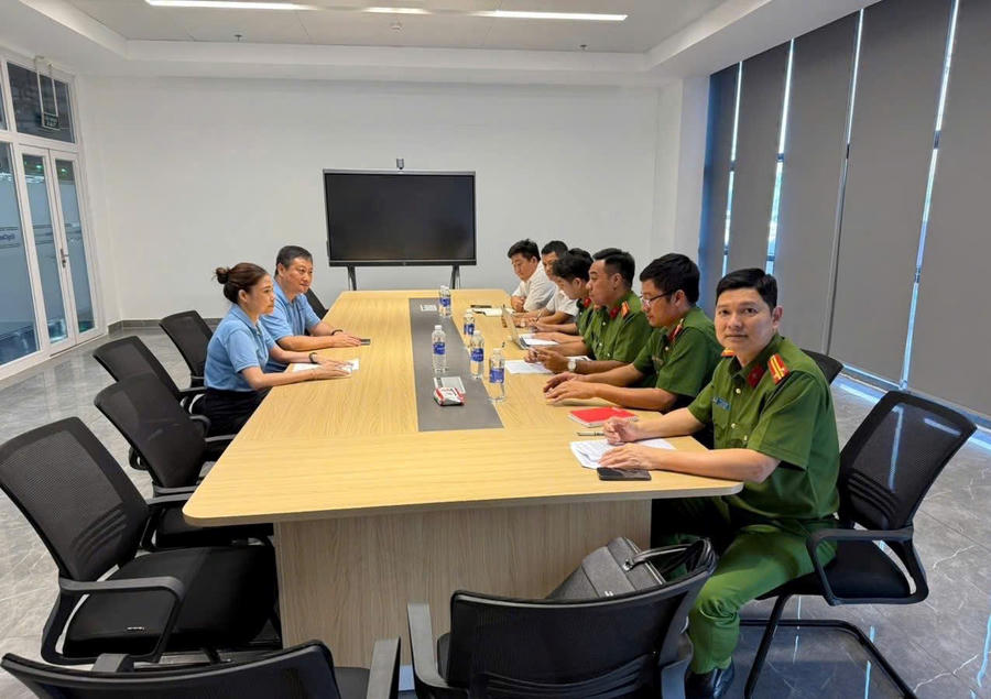 Hình ảnh Đoàn công tác Đồn Công an KCN Long Thành làm việc tại các nhà máy, doanh nghiệp ZQ (Việt Nam), Wave Crest, Ánh Dương, Kingclean và Kingfa Science & Technology.