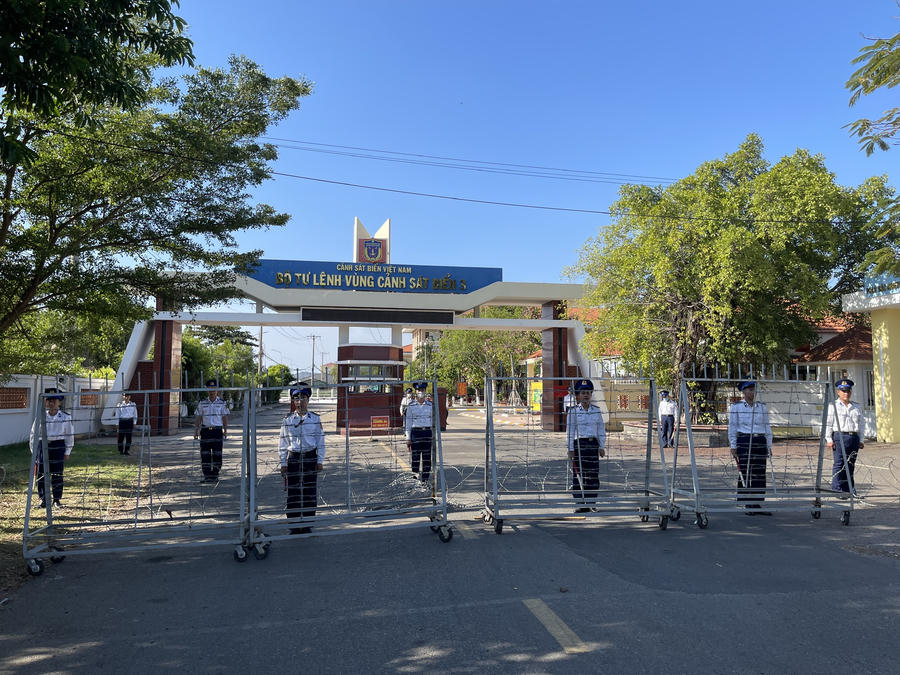 Luyện tập bảo vệ cơ quan, đơn vị.