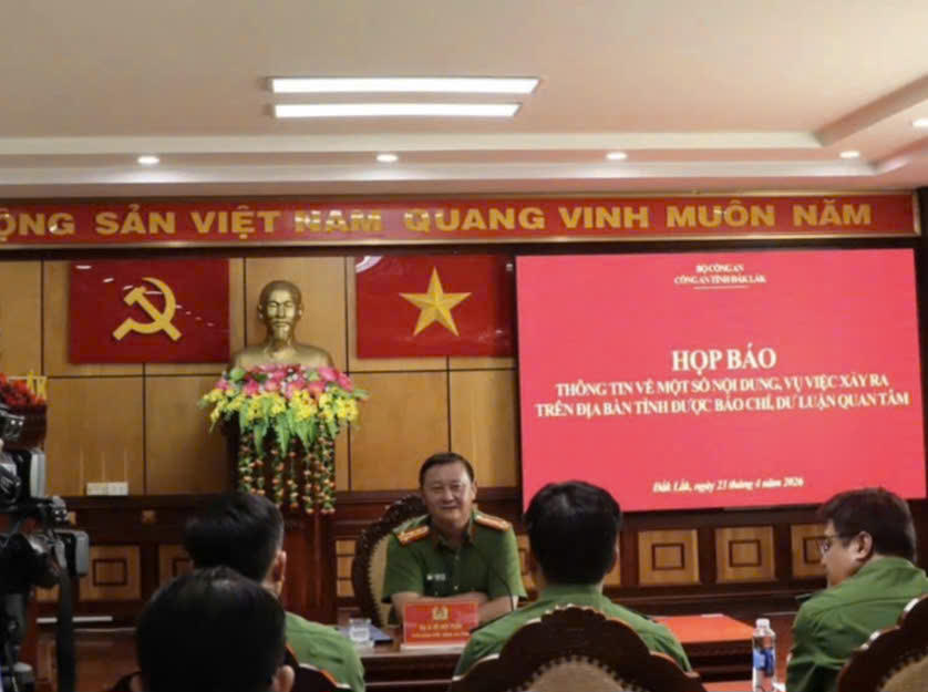 Quang cảnh buổi họp báo. Ảnh: T.D