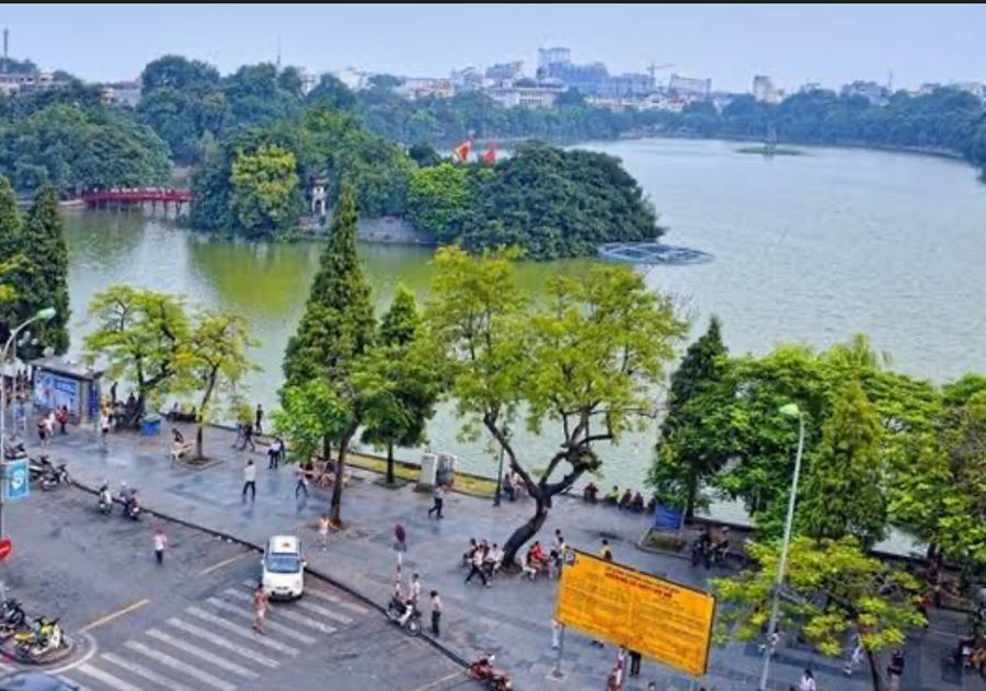 Theo dự thảo, vùng phát thải thấp giai đoạn 1 giới hạn trong 11 tuyến phố thuộc phường Hoàn Kiếm. Ảnh IT