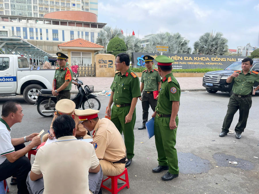 lực lượng chức năng lập biên bản, xử lý, chấn chỉnh các trường hợp vi phạm.