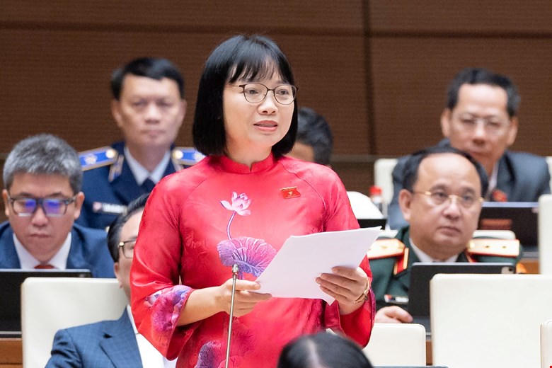 Đại biểu Nguyễn Thị Việt Nga.