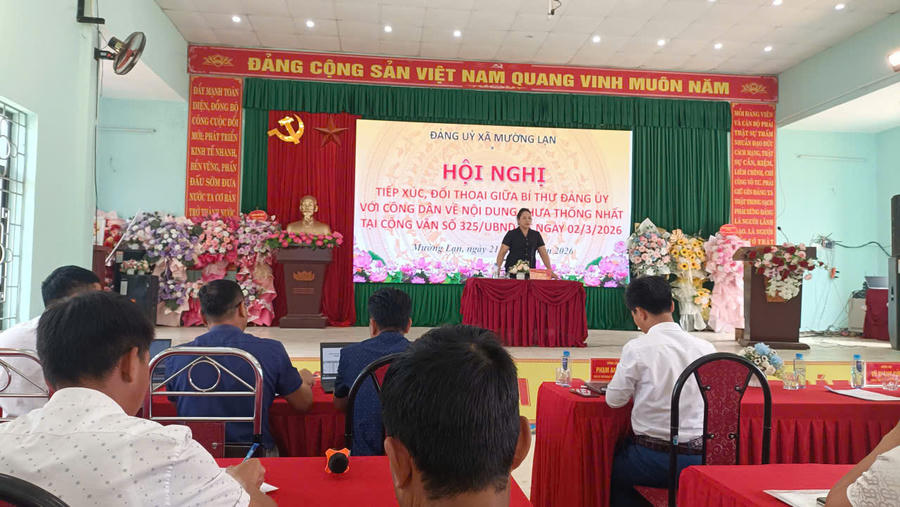 Hình ảnh buổi tiếp xúc đối thoại ngày 2142026 giữa Bí thư Đảng ủy xã Mường Lạn với người dân liên quan đến nội dung hỗ trợ đợt mưa lũ xảy ra tháng 82025.