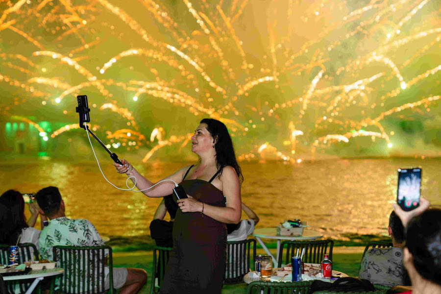 Du khách nước ngoài bắt trọn khoảnh khắc tuyệt vời khi tận hưởng kỳ nghỉ tại Đảo Ngọc Phú Quốc.