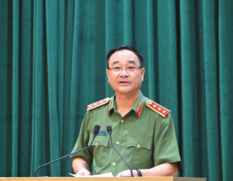 Thứ trưởng Phạm Thế Tùng phát biểu chỉ đạo tại Hội nghị. Ảnh Bộ Công an