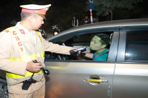 Lực lượng CSGT tăng cường tuần tra, xử lý vi phạm nồng độ cồn.