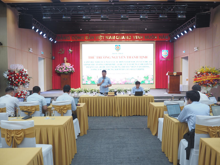 Toàn cảnh buổi làm việc.