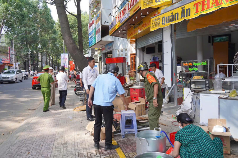 Lực lượng ra quân ngay sau buổi phát động.