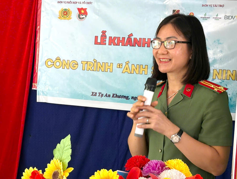 Thượng tá Phạm Thanh Thảo - Phó Trưởng Phòng Công tác chính trị Công an tỉnh Cà Mau, phát biểu tại buổi lễ.