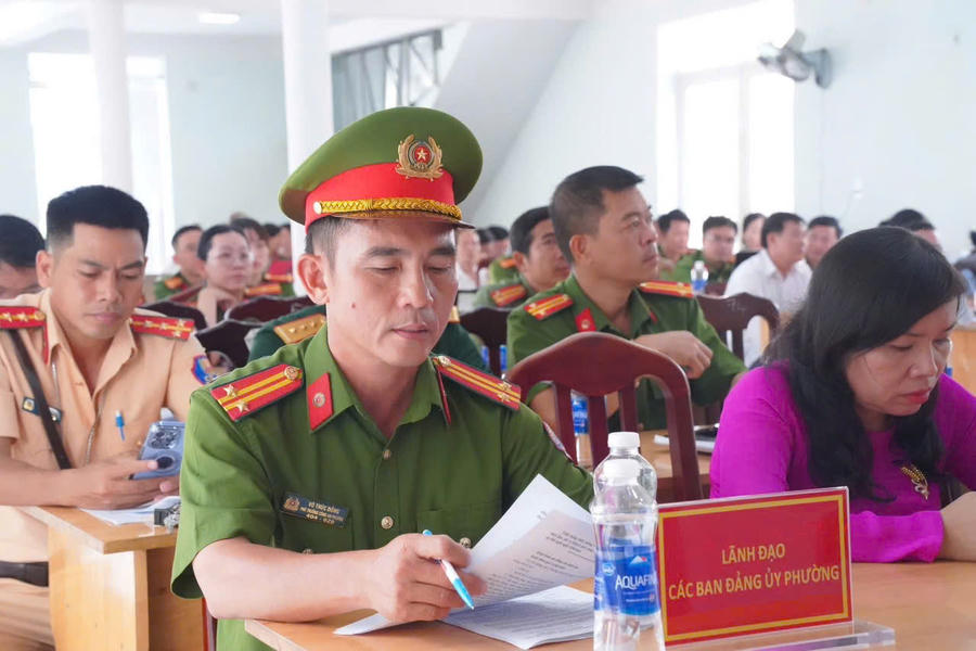 Các đại biểu tham dự Lễ ra quân.