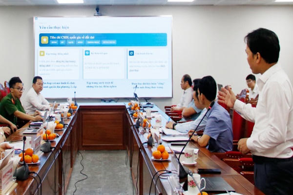 Báo cáo viên trình bày các chuyên đề tại hội nghị.