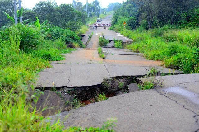 Tuyến tránh TP Bảo Lộc với nhiều đoạn bị hư hỏng nghiêm trọng.