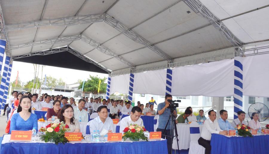 Đại biểu tham dự Lễ khánh thành Dự án xây dựng, nâng cấp, cải tạo Trung tâm Bảo trợ xã hội Bạc Liêu (giai đoạn 2).